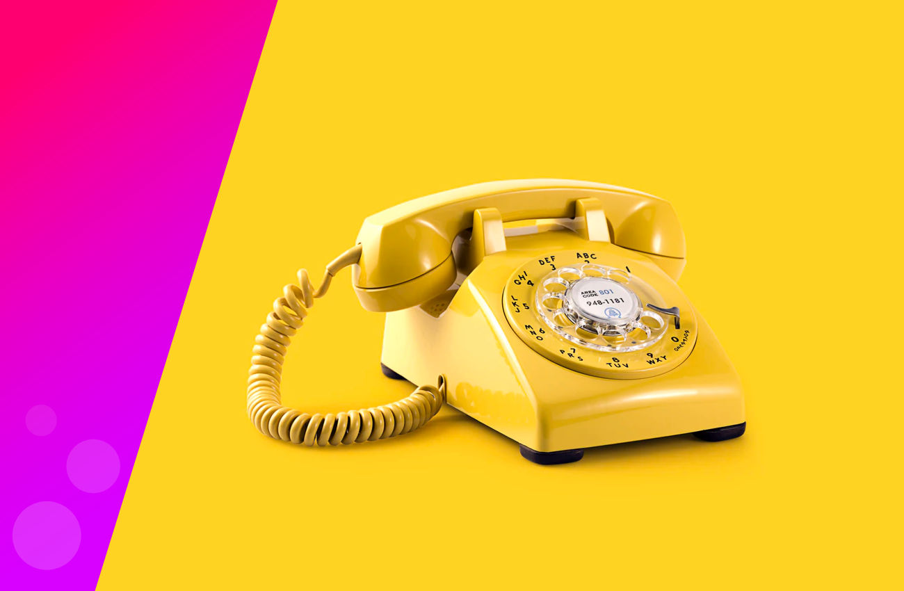 Służbowy telefon stacjonarny w pracy zdalnej. Jak wykorzystać jego możliwości?