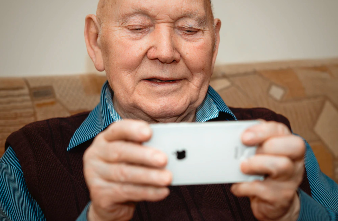 Na co zwrócić uwagę obsługując seniorów przez telefon?